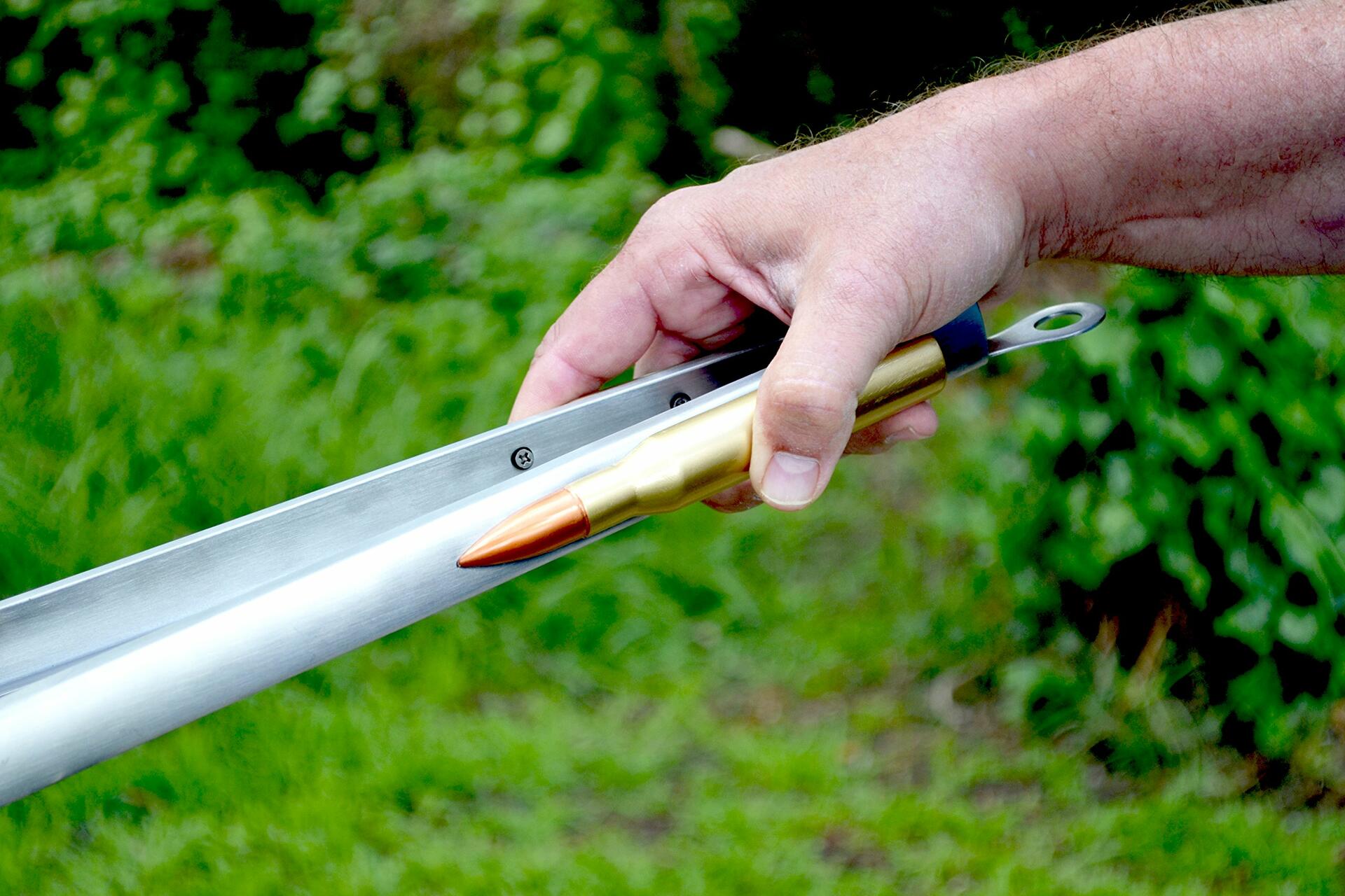 Gibson Bullet grill tongs with ergonomic grip design