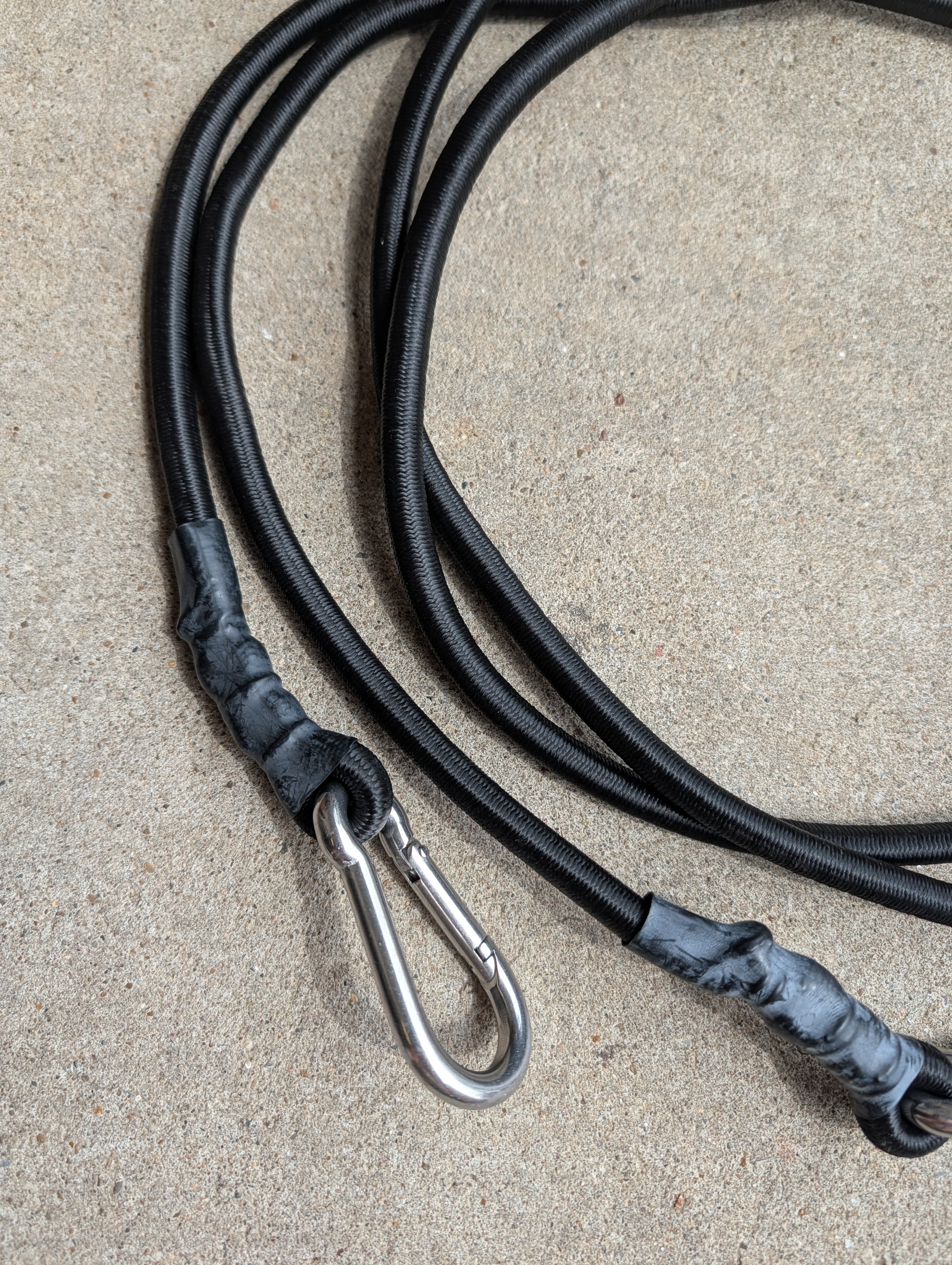 10ft bungee with carabiner clips