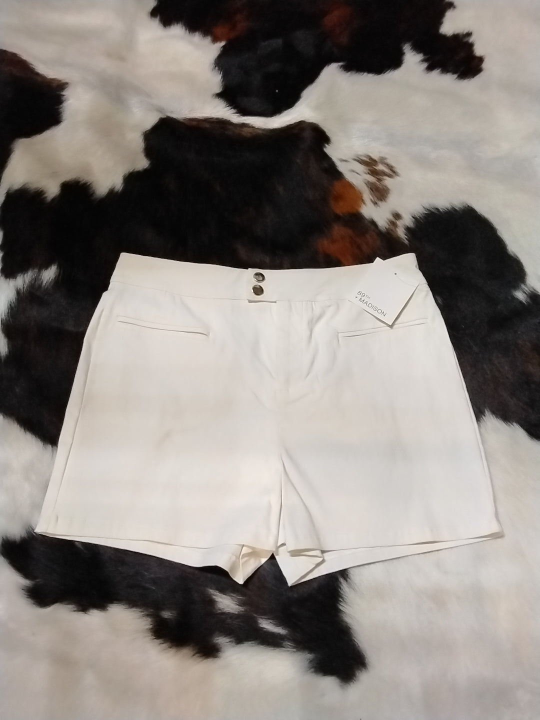 89th & Madison White Tailored Sailor shorts front view with slit pockets.