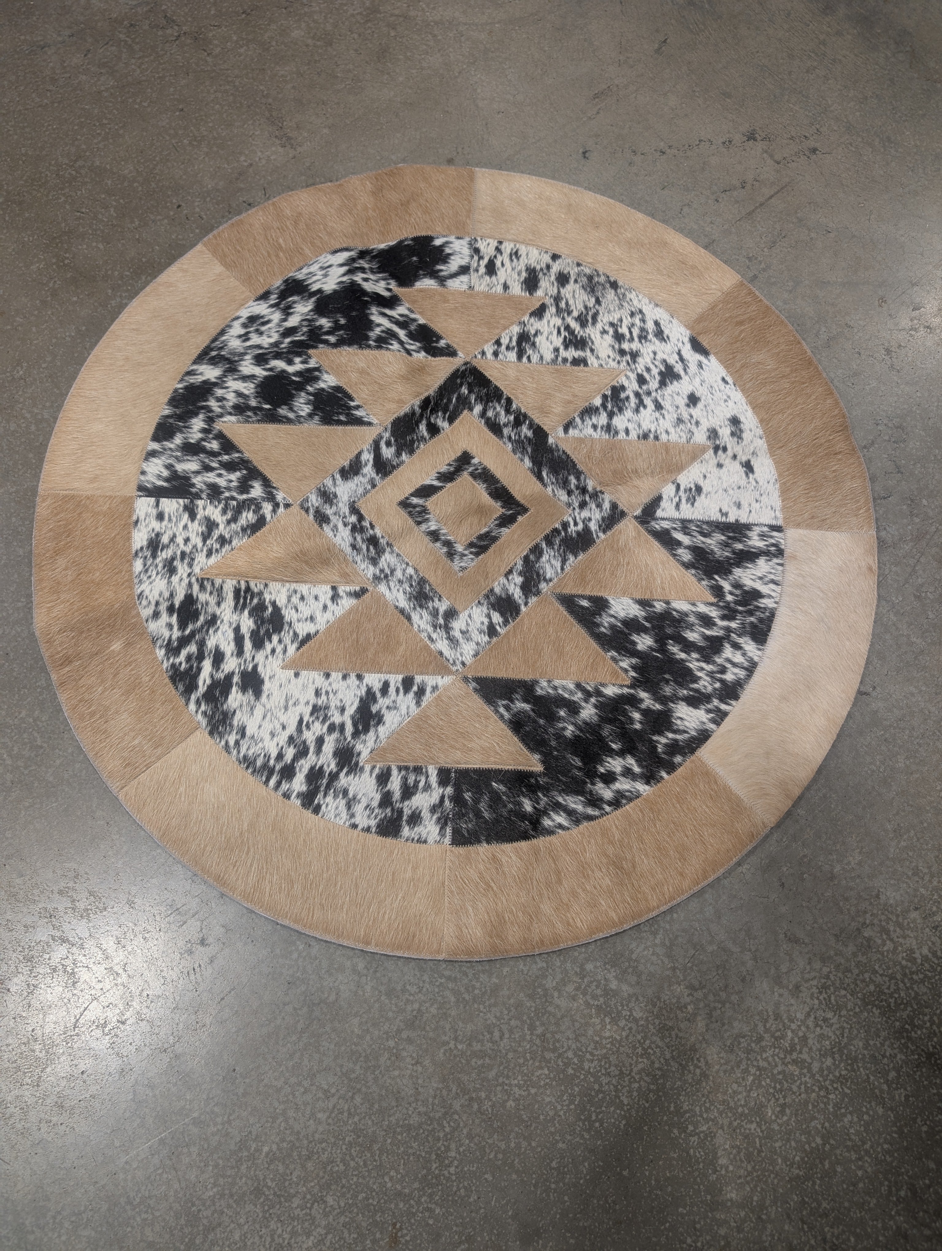 Western farmhouse round cowhide area rug made from genuine patchwork hide