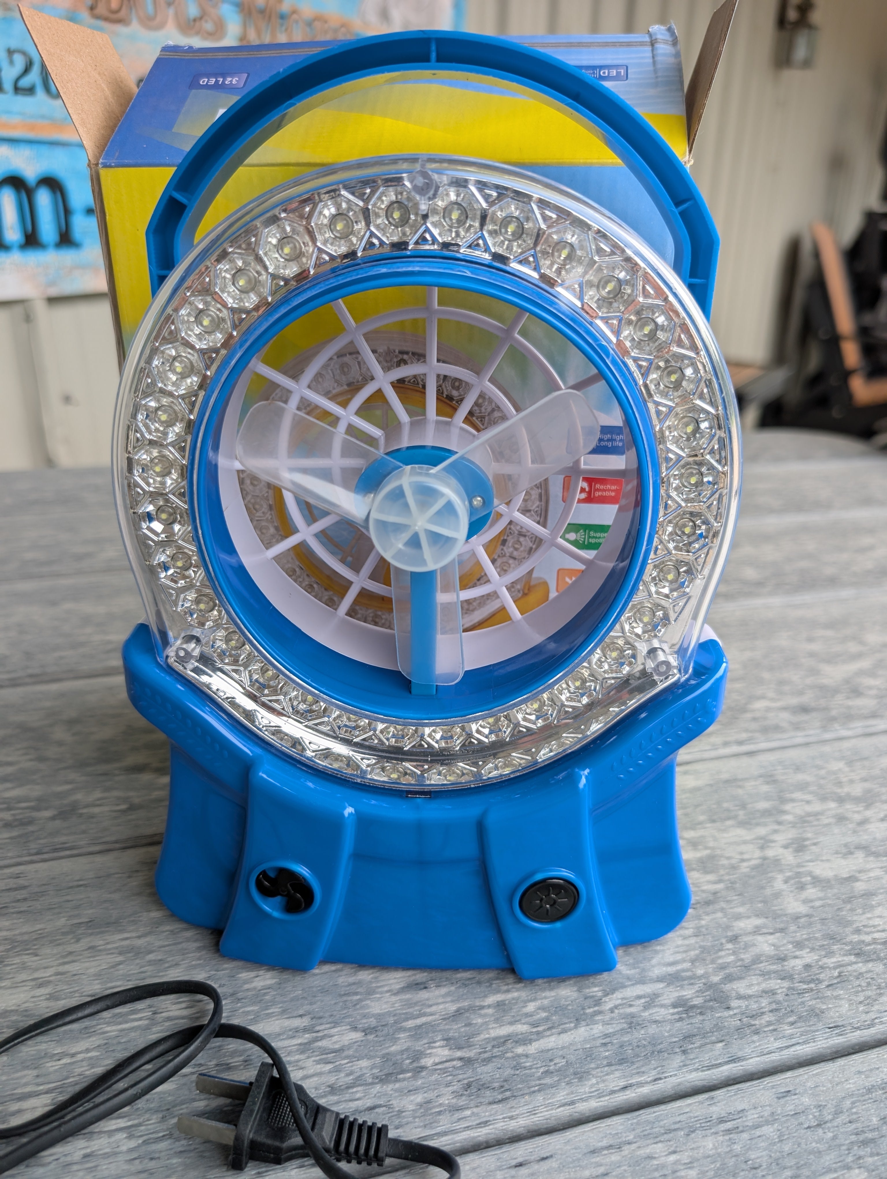 Final clearance USB fan with built-in LED lighting system