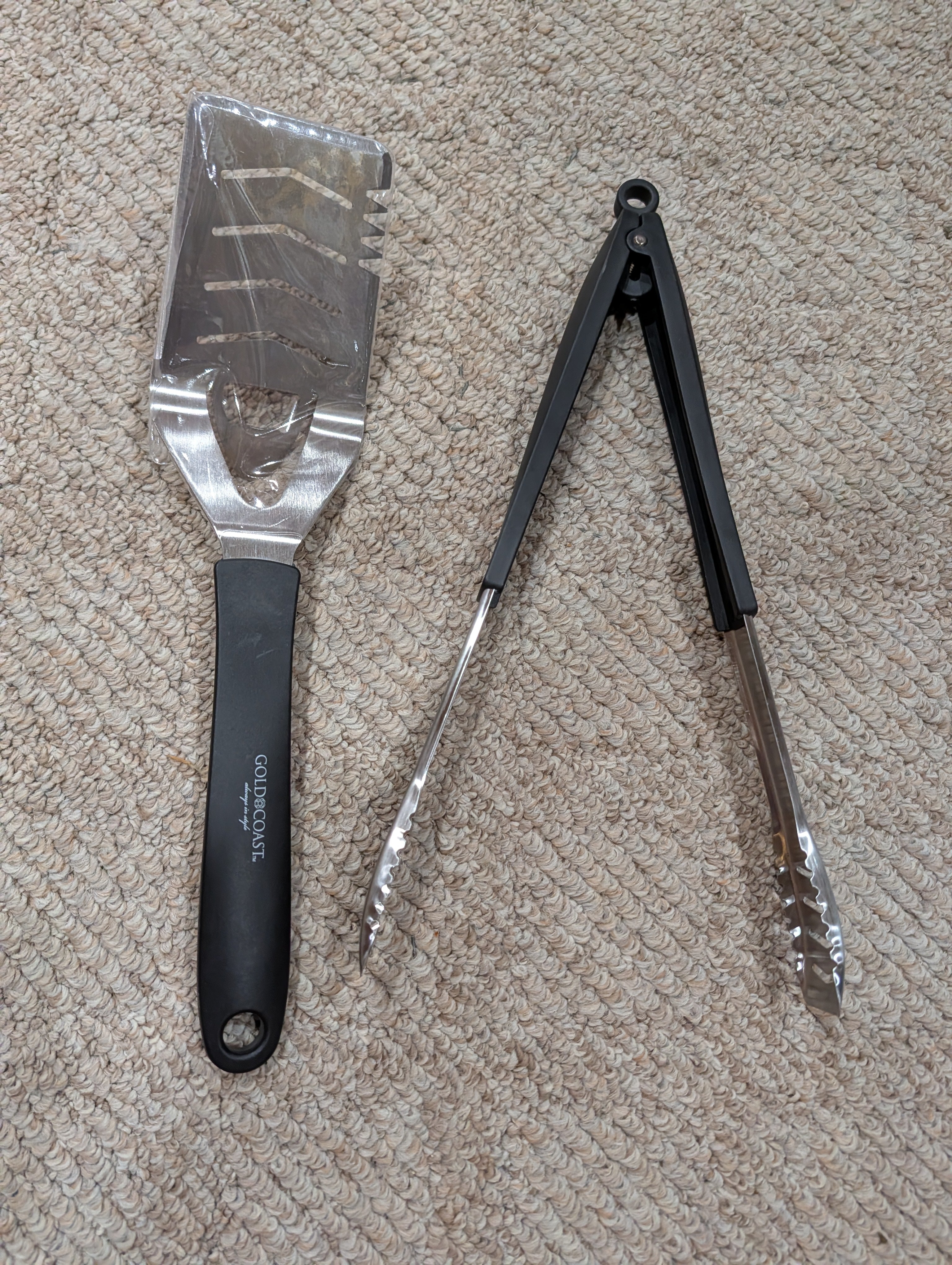 Spatula and tongs for BBQ grill