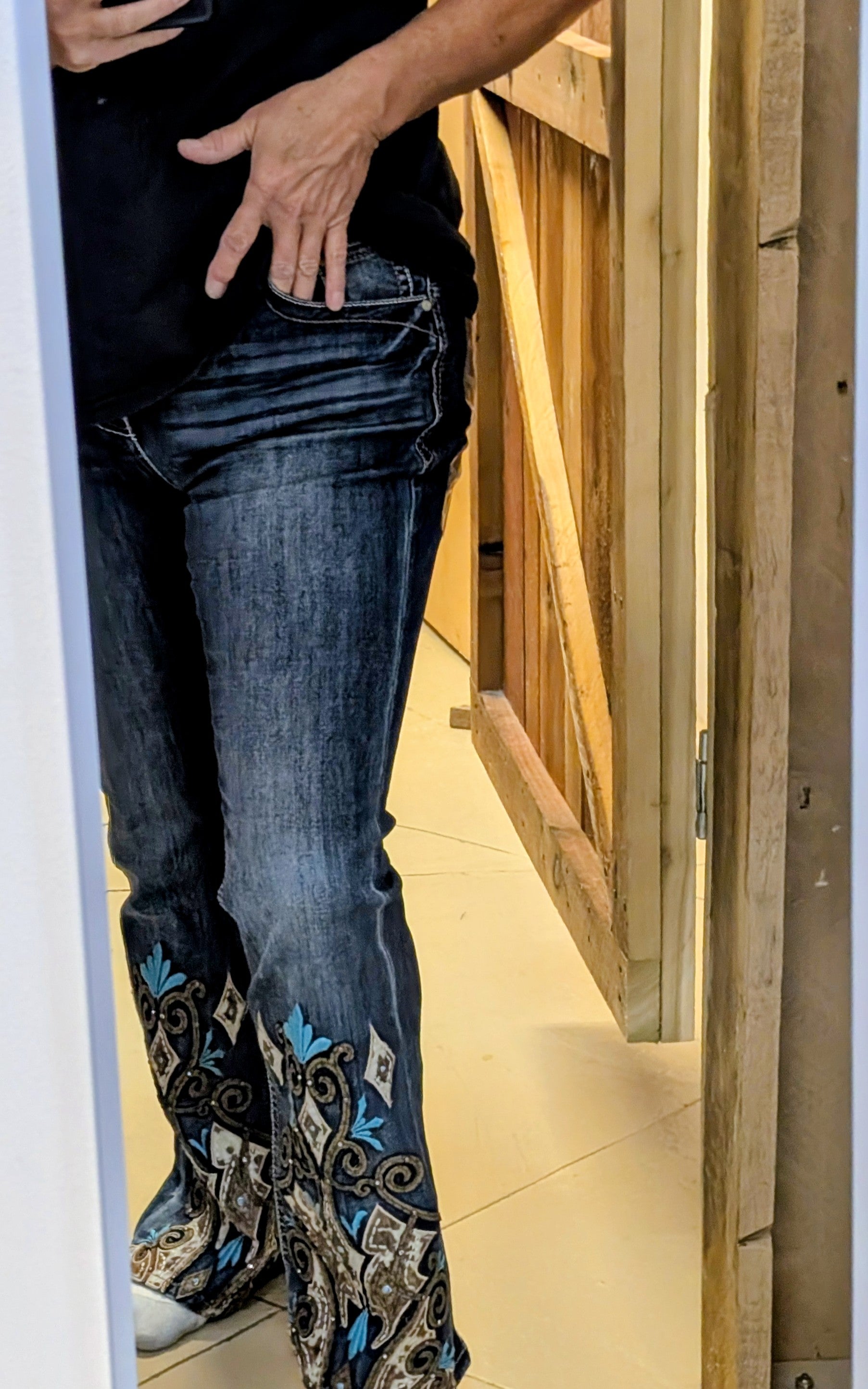  The denim fabric features a softer and higher stretch for exceptional comfort all while maintaining a denim look. The mid-rise creates a form-flattering fit for every curve.