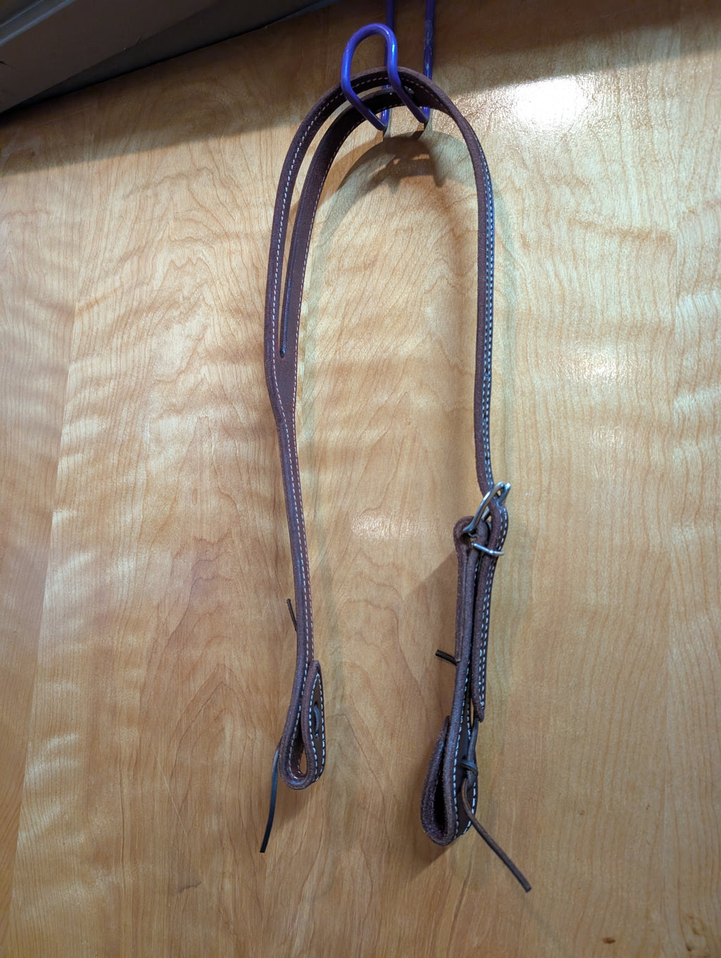 Harness leather oiled split ear headstall. Dark oil. Stitched on both sides.