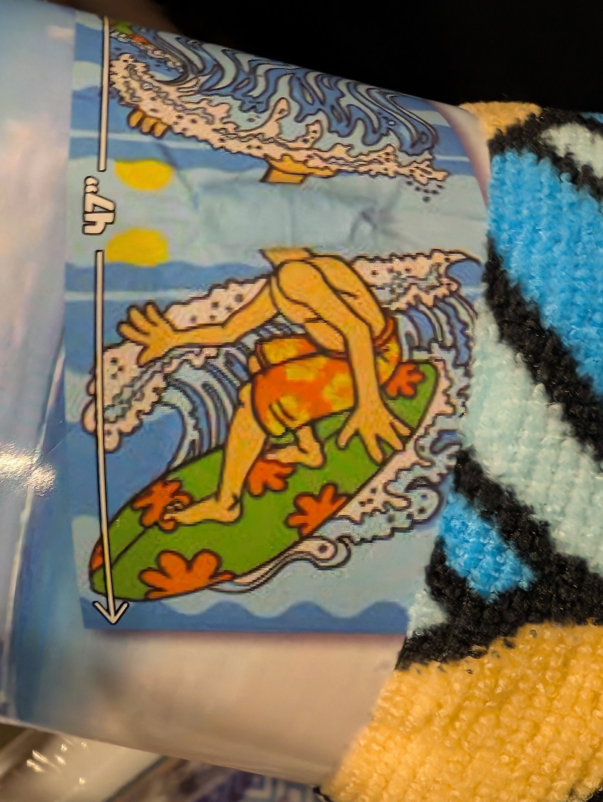 Lightweight 100% polyester kids hooded towel perfect for beach or bath time