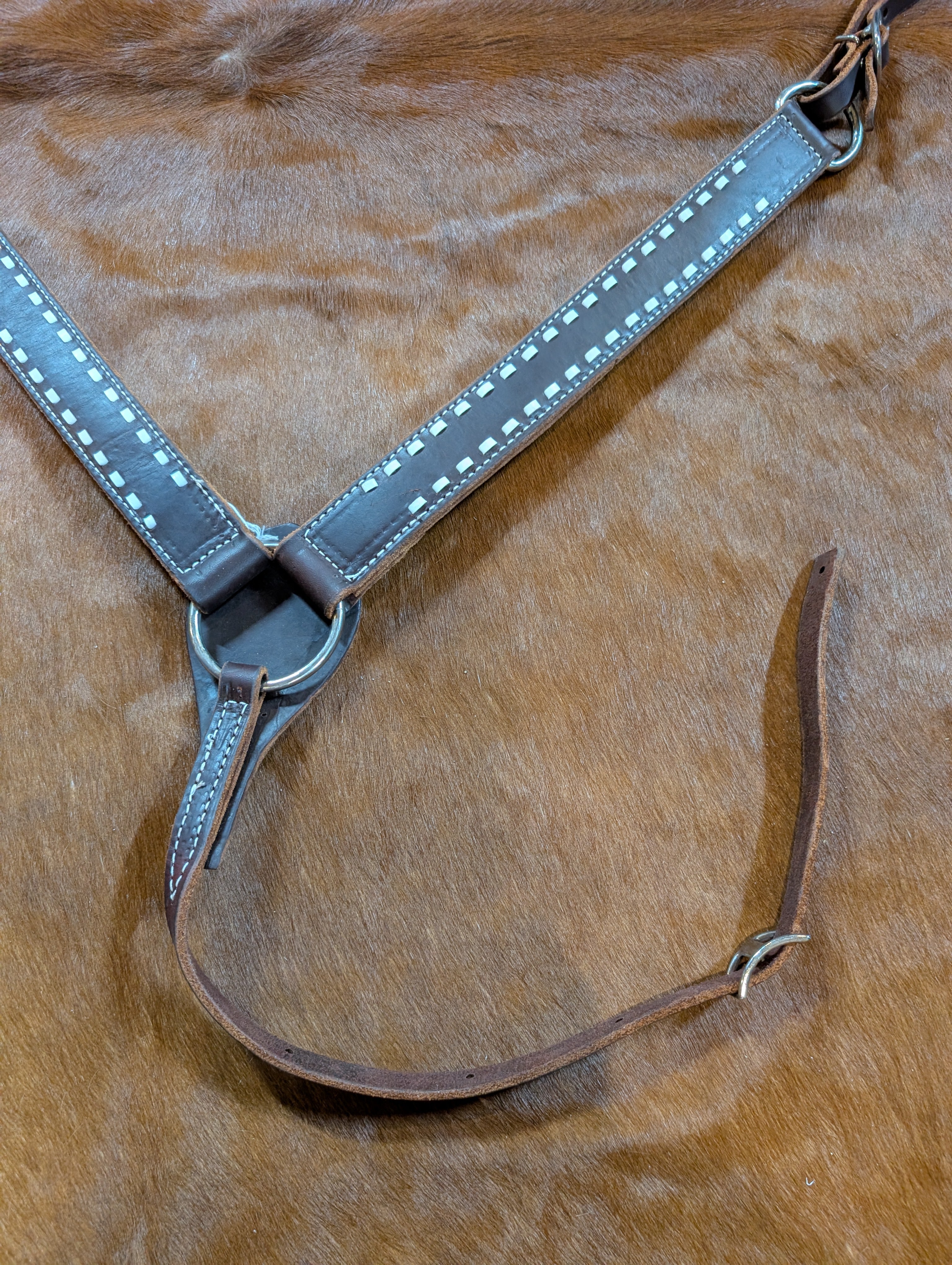 Leather breast collar with buckstitch