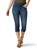 Front view of a lady wearing lee sculpting pull on Capri jeans