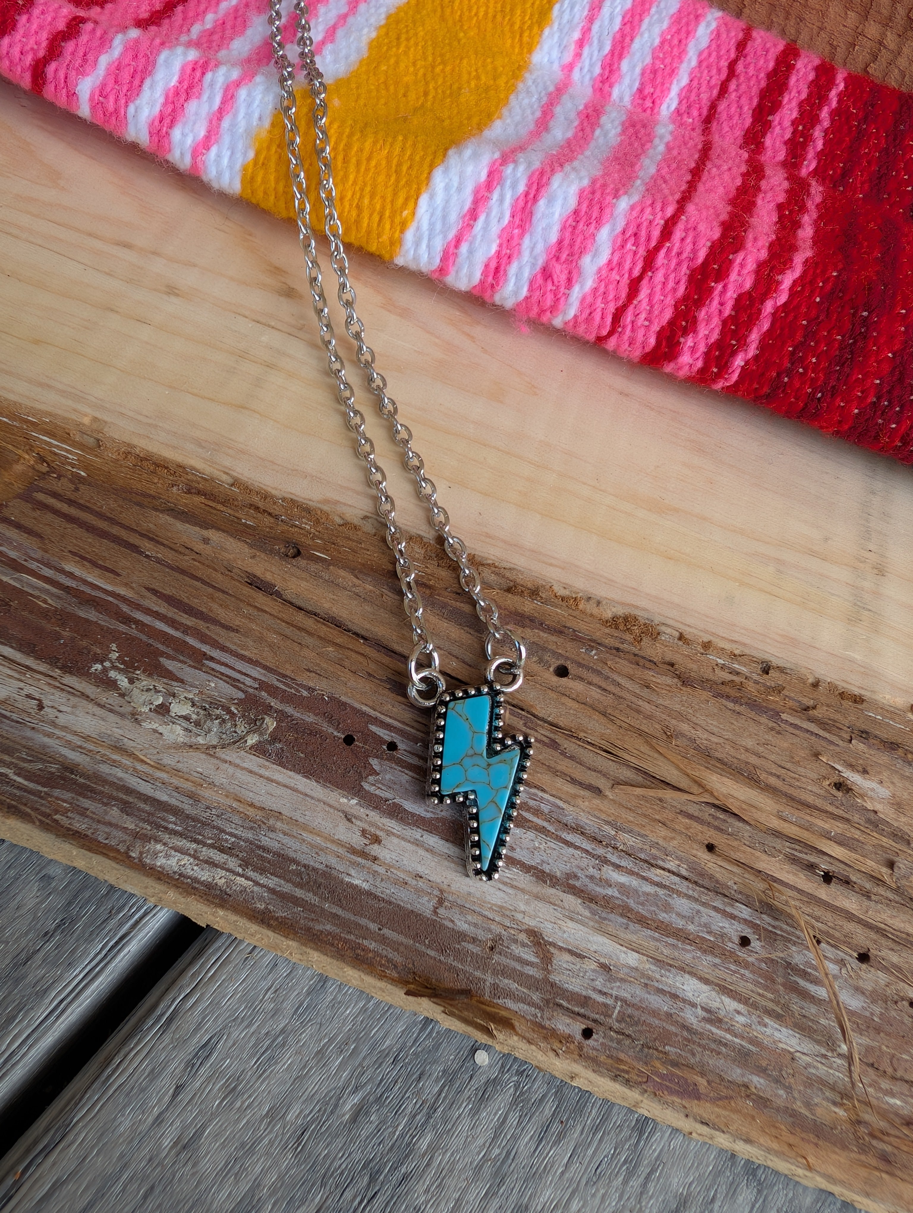 Perfect for rodeo outfits, country weddings, or casual looks