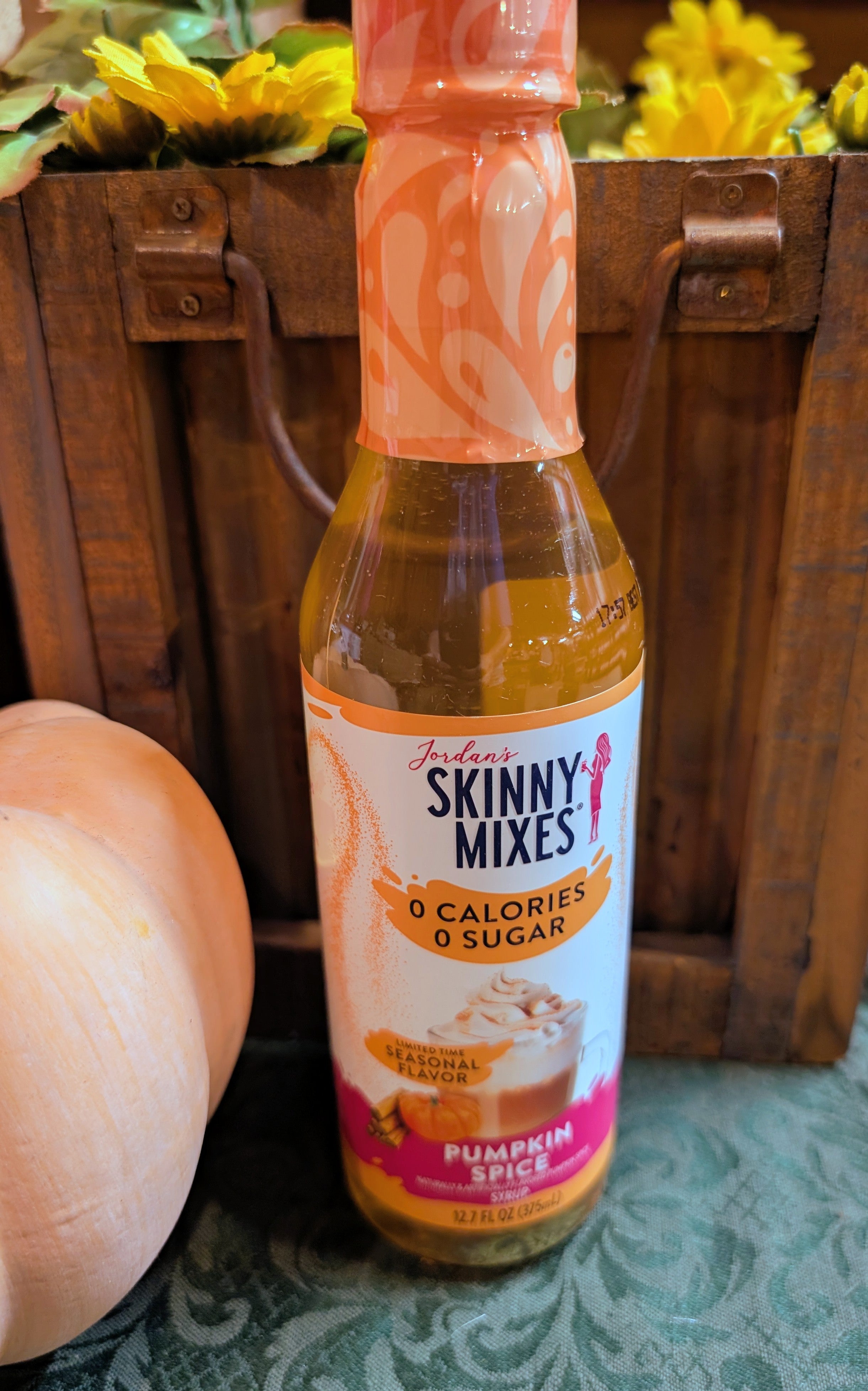 Naturally sweetened with a blend of stevia, monk fruit and erythritol, this syrup allows you to indulge in the rich, aromatic taste of pumpkin spice without the added sugars or calories.