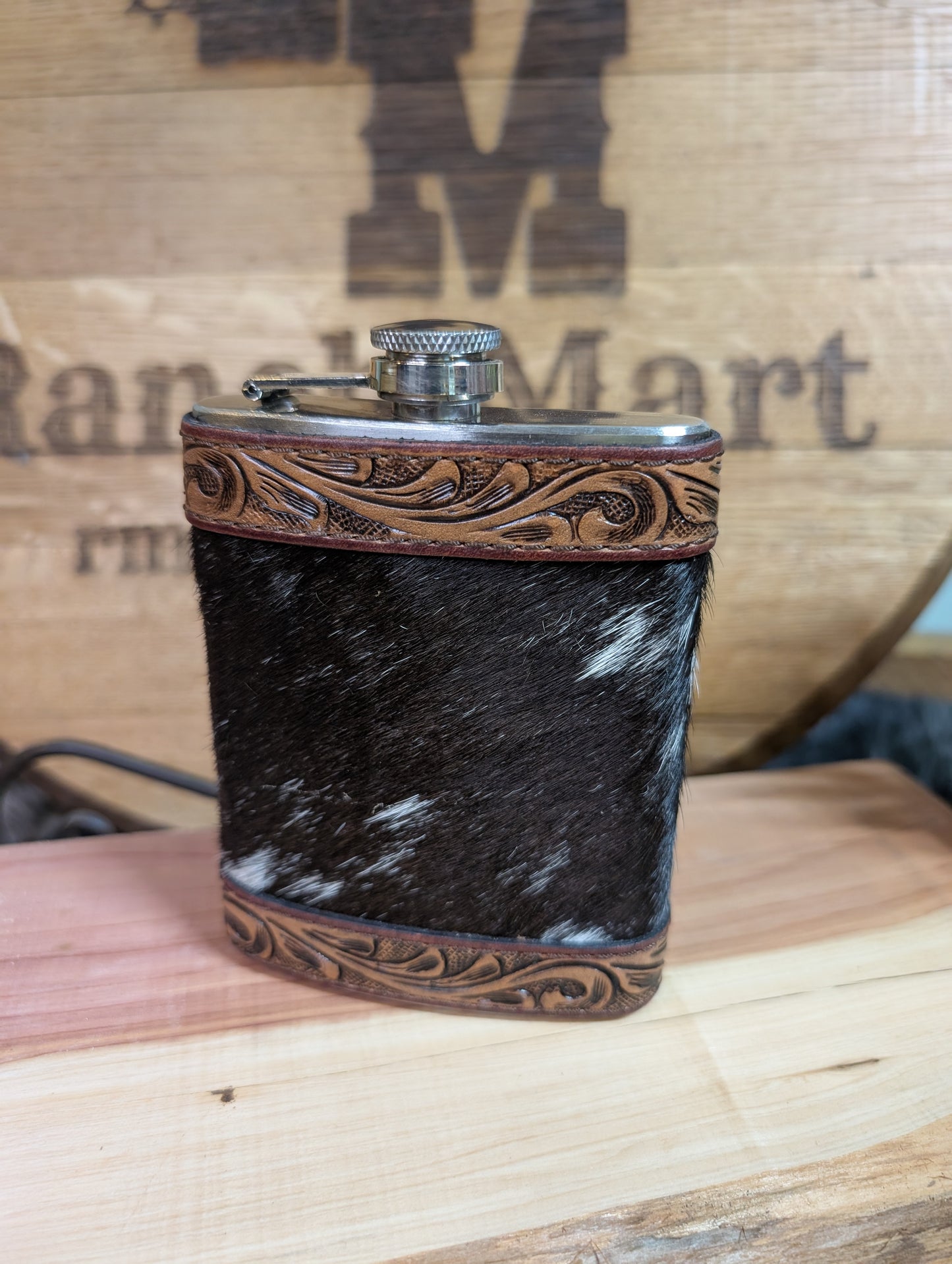 Classic Cowhide & Tooled Flask 8oz