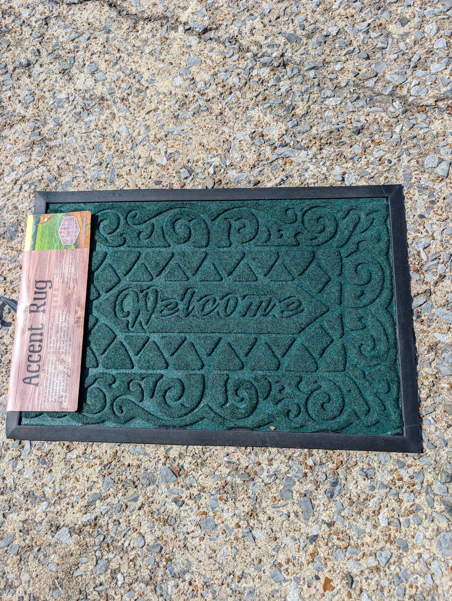 Durable indoor outdoor welcome rug with classic design and rubber non-slip backing