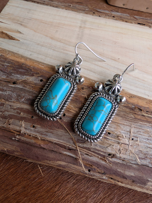 Western-style fashion earrings with rustic detailing