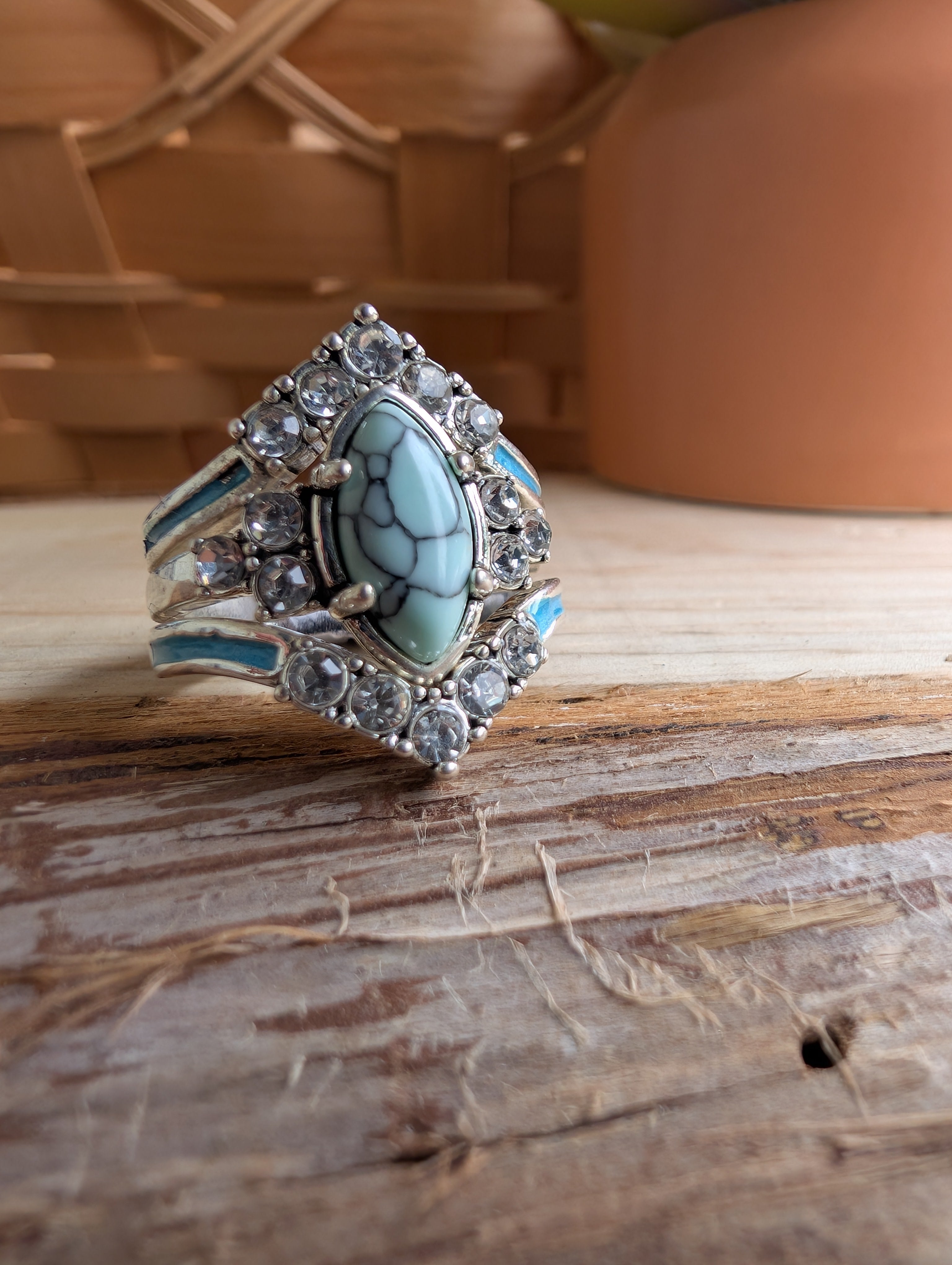 "Set of 3 retro-style women’s rings with synthetic turquoise stones"