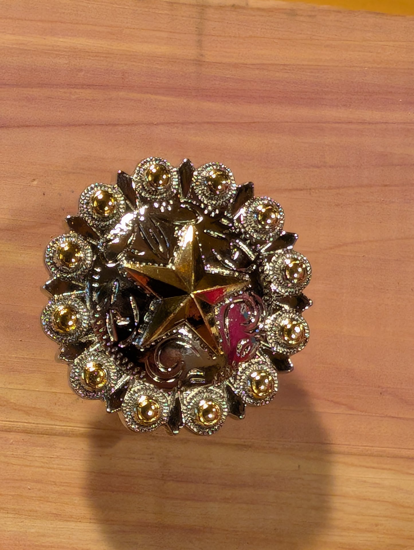 Rustic cowboy-style cabinet knobs with steer skull and rope patterns, perfect for western home décor.
