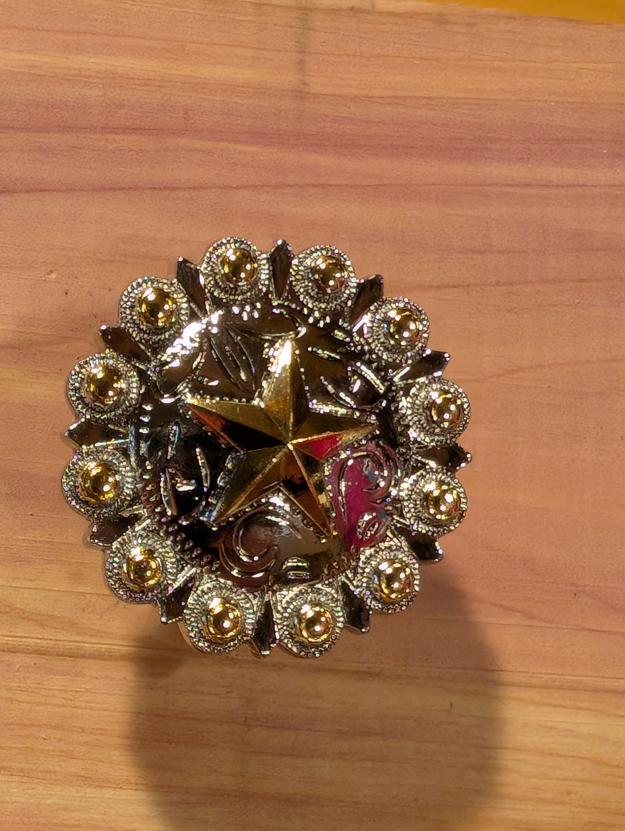 Rustic cowboy-style cabinet knobs with steer skull and rope patterns, perfect for western home décor.