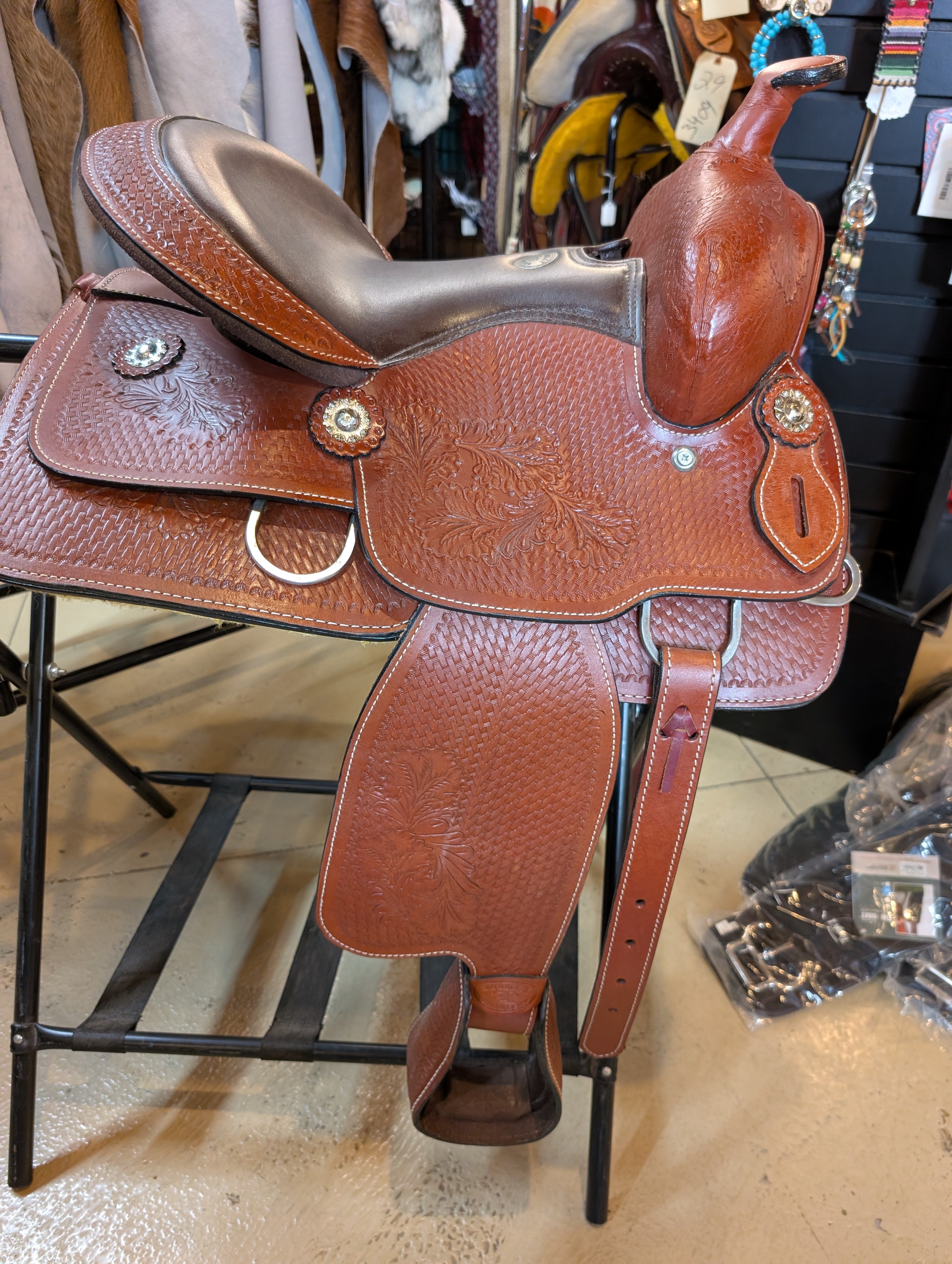 Double T 13" Western Trail Saddle – 6.5" Gullet, Lightweight Comfort