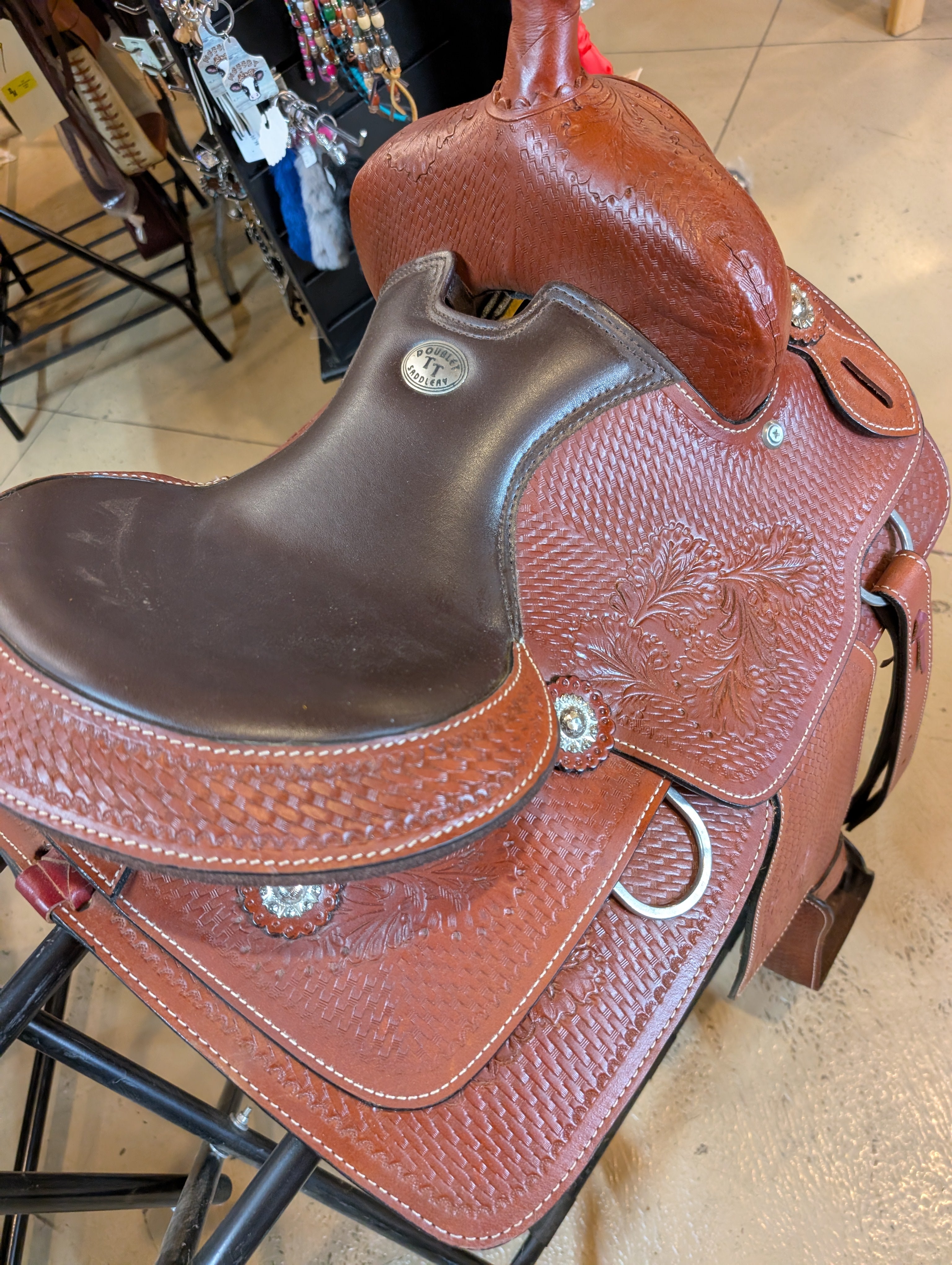 Double T 13" Western Trail Saddle – 6.5" Gullet, Lightweight Comfort
