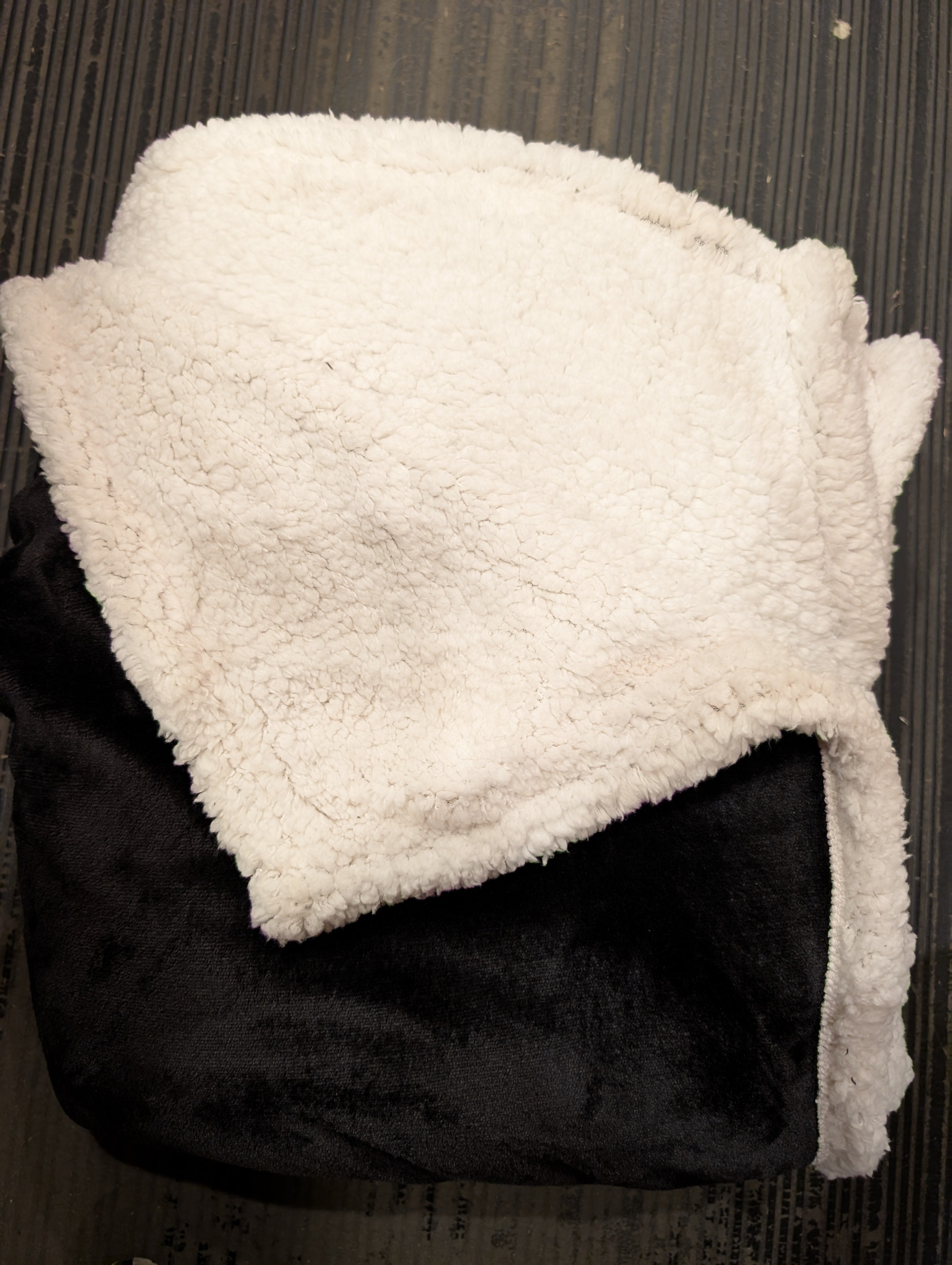 “Black plush 60×80 reversible sherpa throw blanket with ivory fleece lining.”