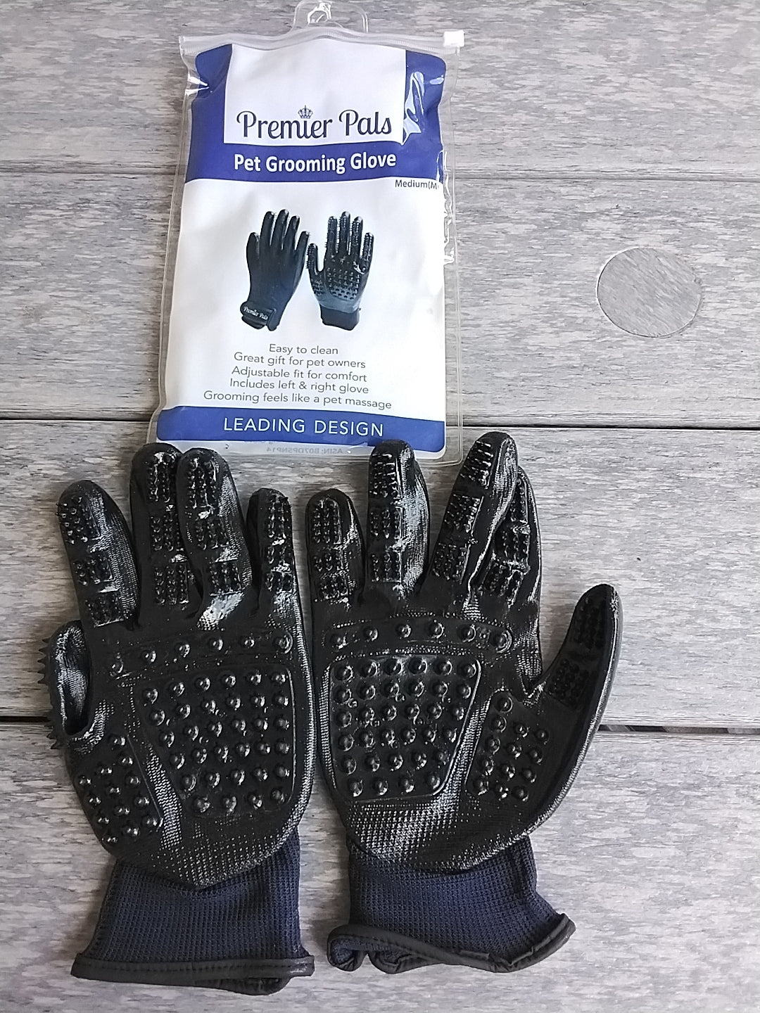 Black pet grooming gloves
