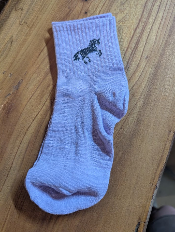 Light purple ankle sock with a black horse .