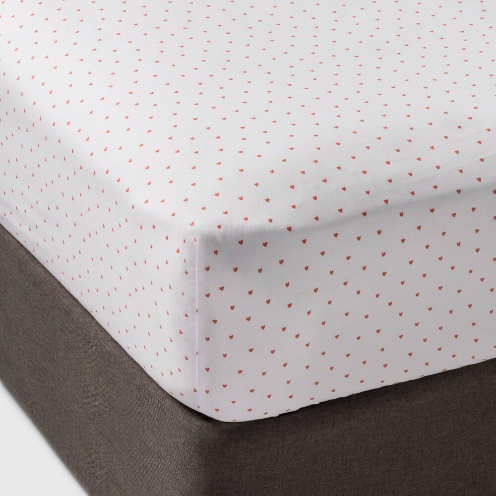 Girls’ microfiber fitted sheet with elastic corners in pink heart pattern – clearance item
