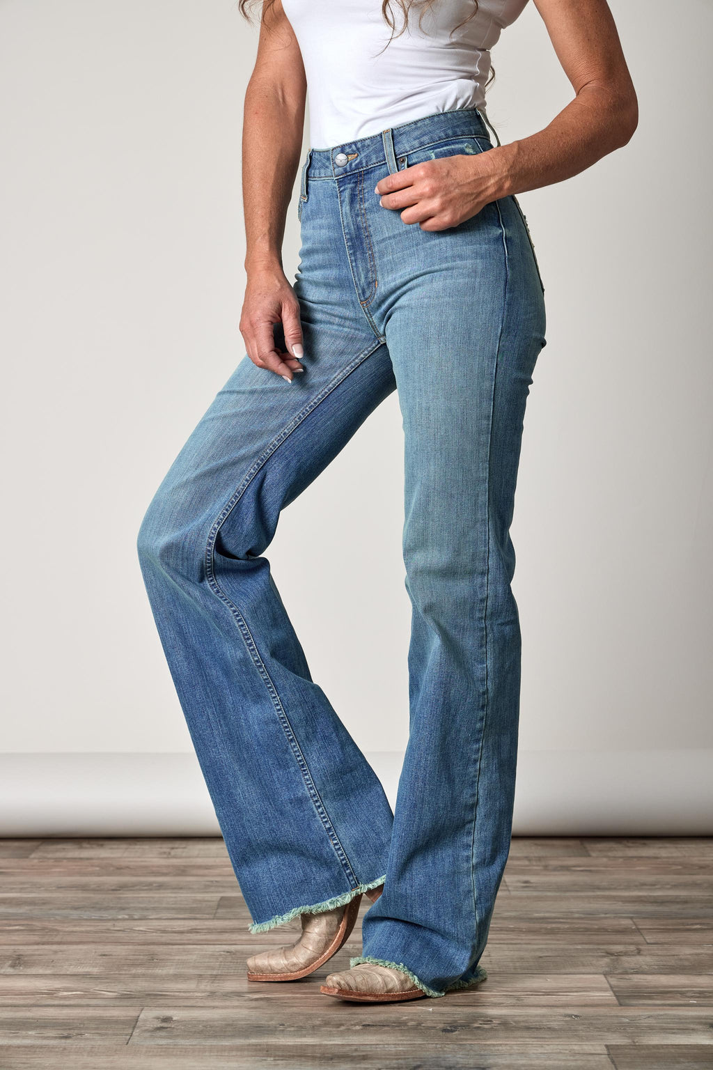 Kimes Ranch jeans in style Olivia Light Wash blue stove pipe jeans 