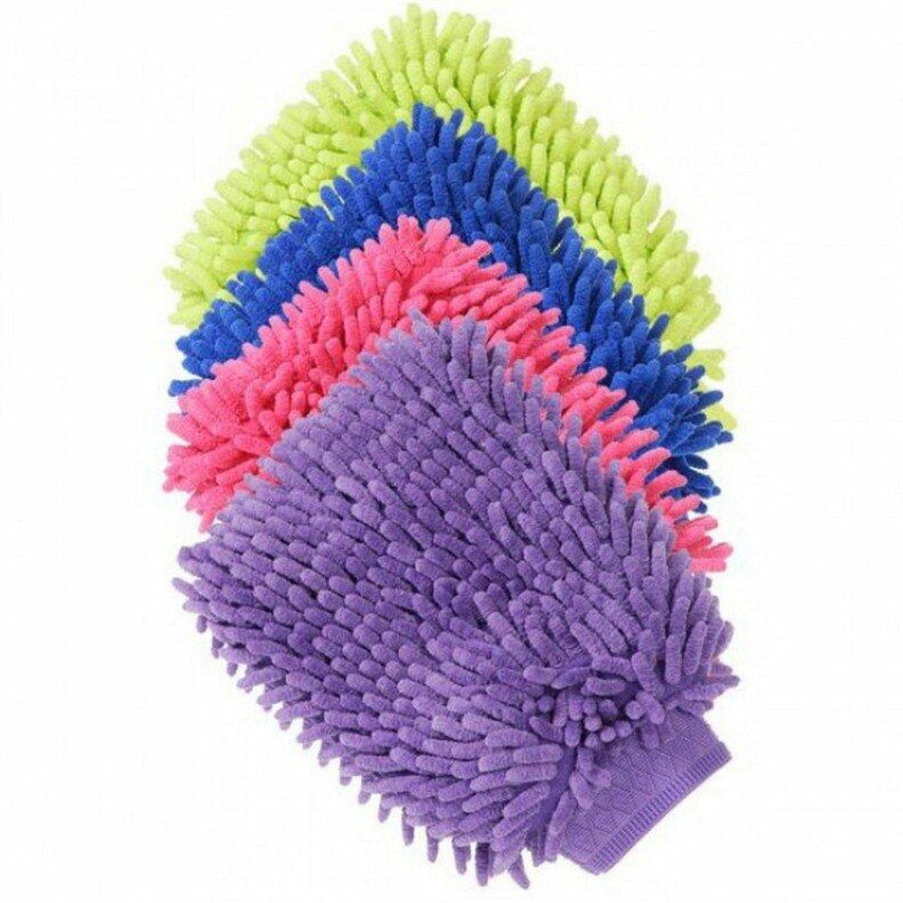 Multi-purpose microfiber mitt used for applying fly spray or coat conditioner on horses, measuring 10 x 7 inches.