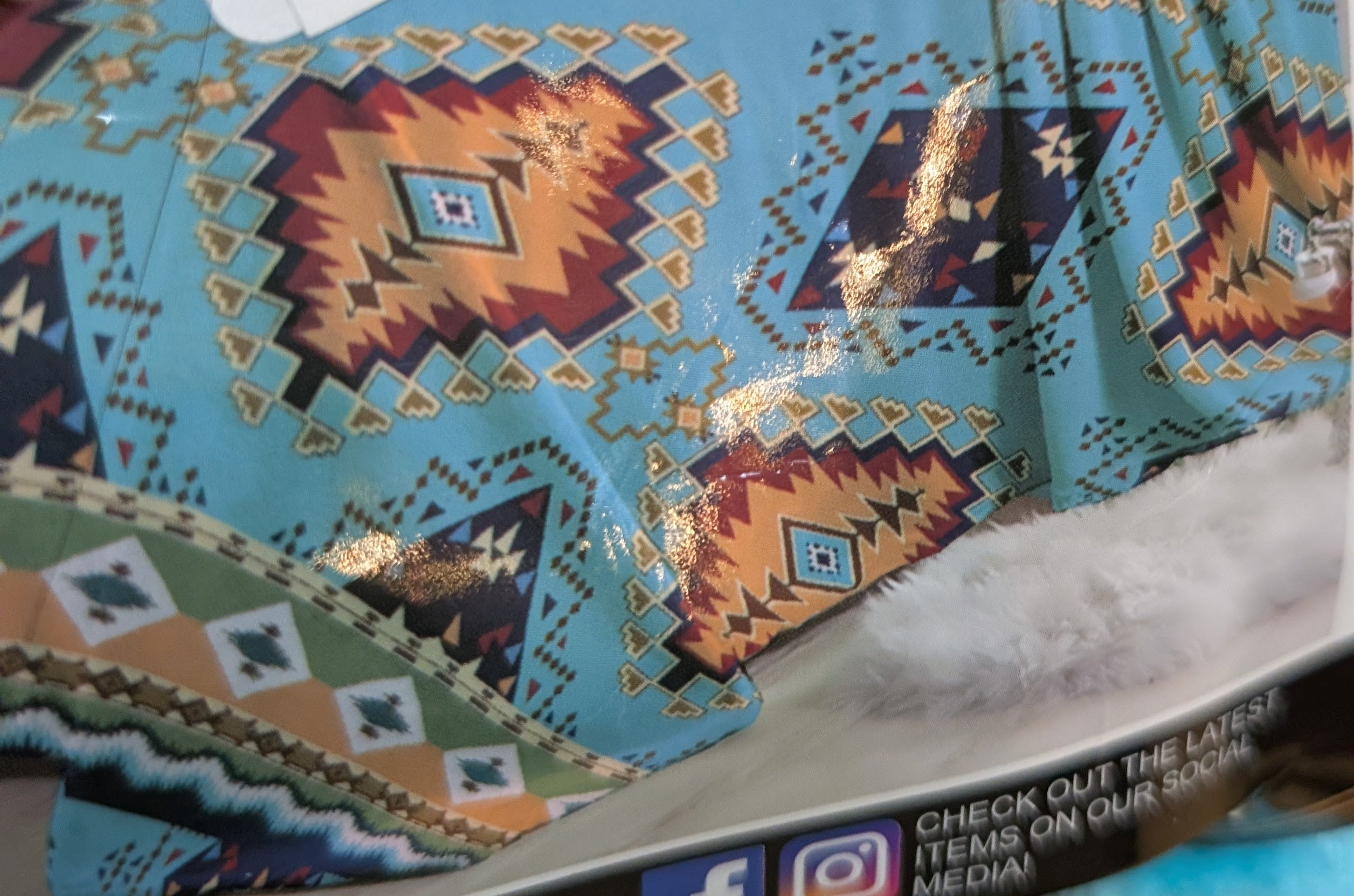 Mia Super Soft Plush Blanket – Twin & Queen Sizes