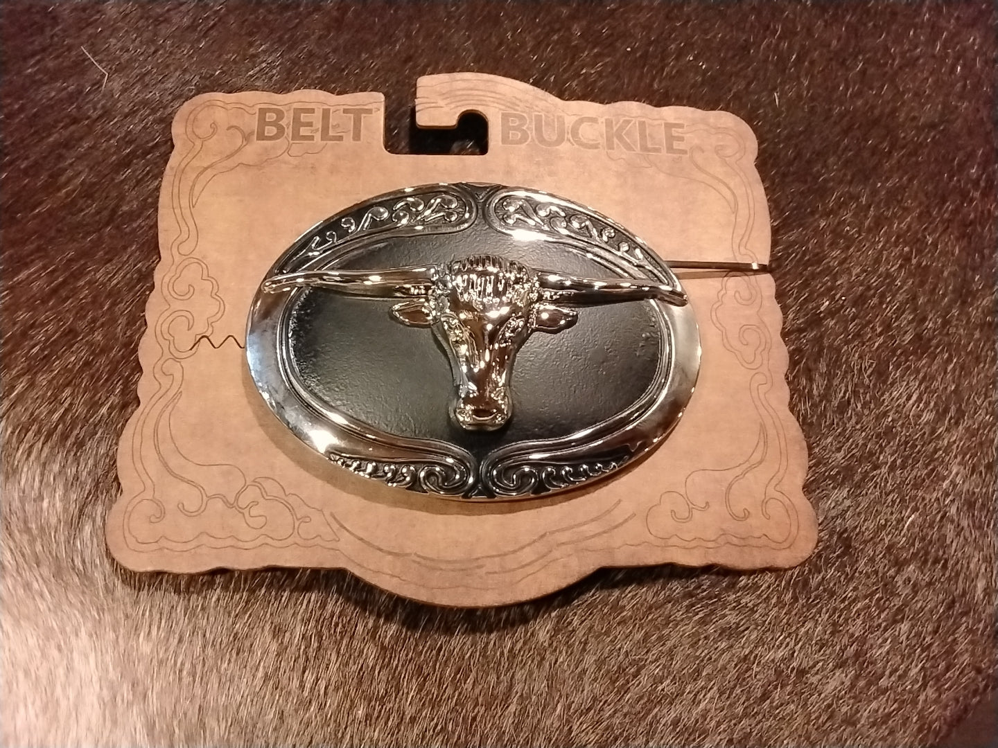 Steer head belt buckle with silver and black
