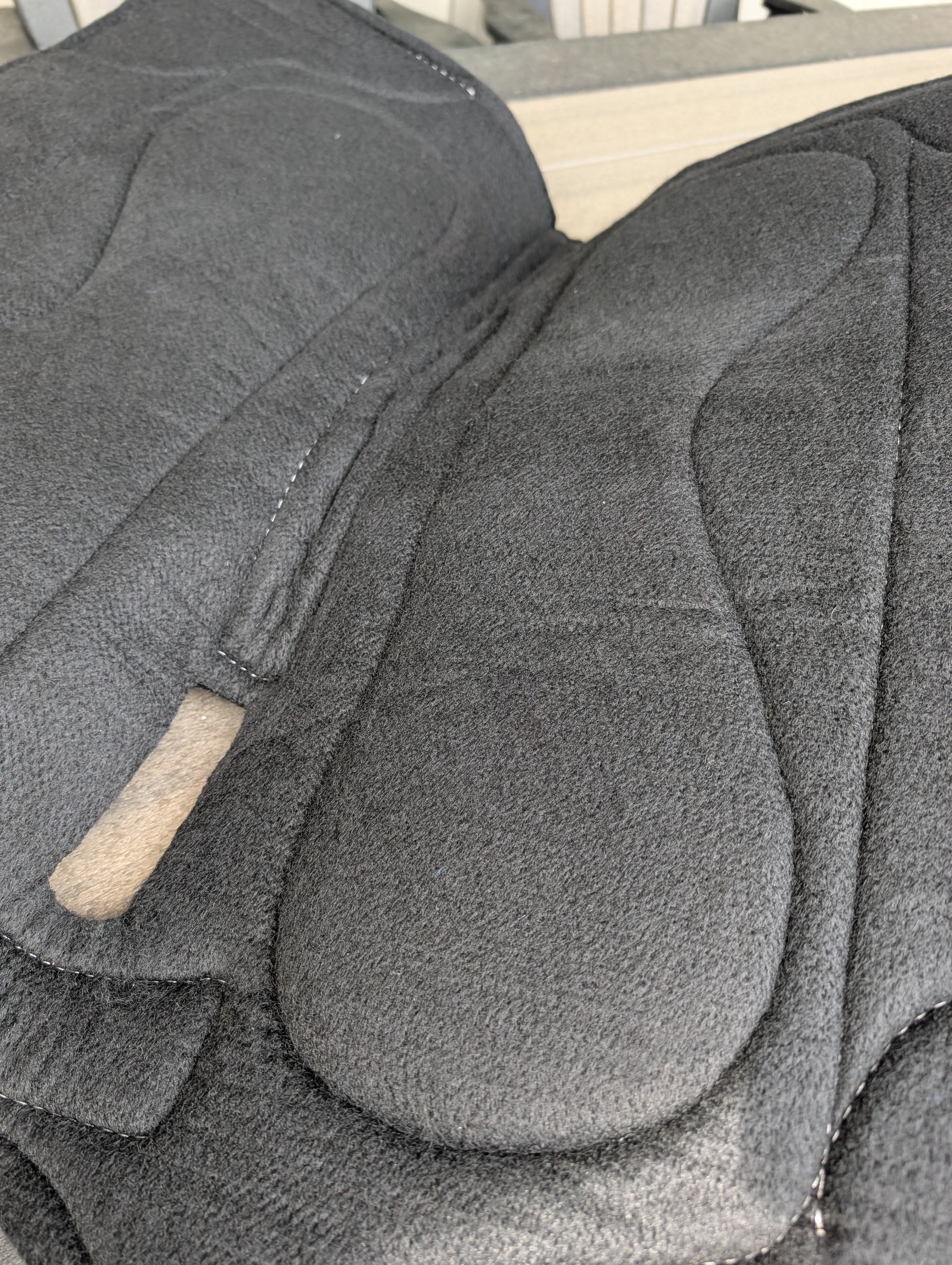 Underneath view of a stock yard saddlery 1in built up saddle pad. 